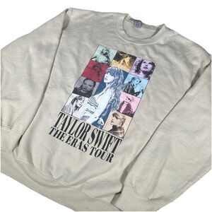 Taylor Swift The Eras Tour‎ Size M Gildan Crewneck Sweatshirt